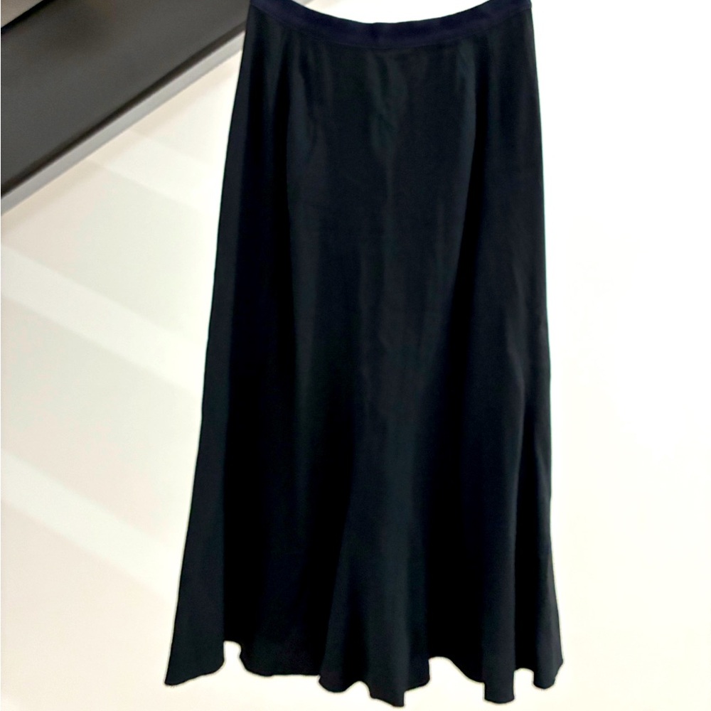 Prada skirt with a beautiful detail in the back